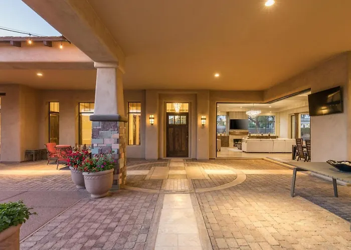 Private Pool & Hot Tub, Retreat - Large Luxury Smart Holiday home Scottsdale