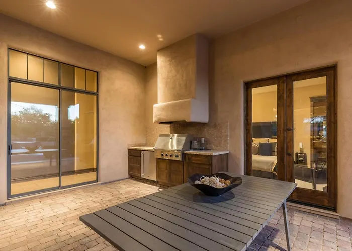 Holiday home Private Pool & Hot Tub, Retreat - Large Luxury Smart Scottsdale