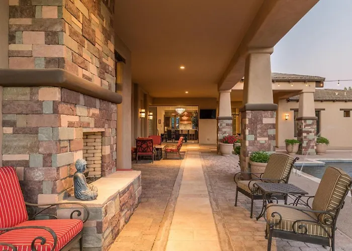 Private Pool & Hot Tub, Retreat - Large Luxury Smart Scottsdale