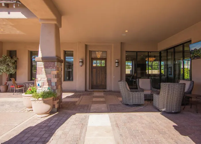 Private Pool & Hot Tub, Retreat - Large Luxury Smart Holiday home Scottsdale