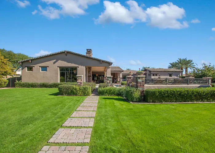 Holiday home Private Pool & Hot Tub, Retreat - Large Luxury Smart Scottsdale