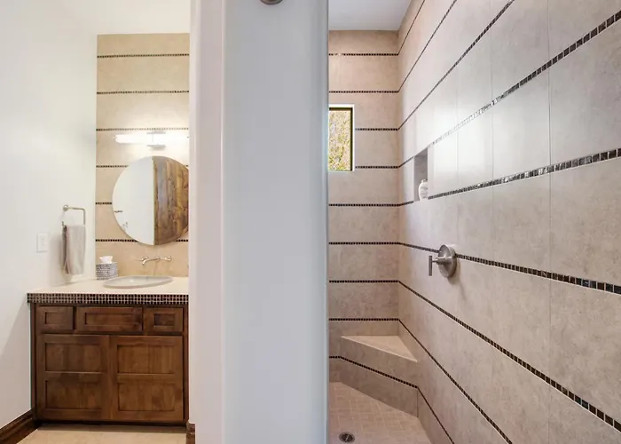 Private Pool & Hot Tub, Retreat - Large Luxury Smart *