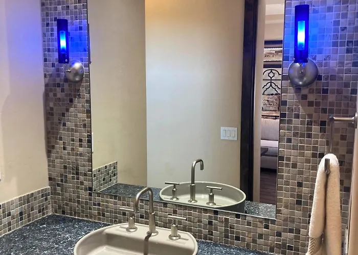 Private Pool & Hot Tub, Retreat - Large Luxury Smart