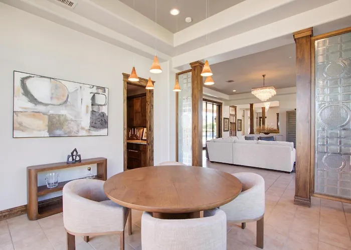 Holiday home Private Pool & Hot Tub, Retreat - Large Luxury Smart Scottsdale