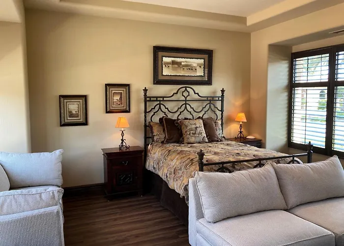 Holiday home Private Pool & Hot Tub, Retreat - Large Luxury Smart *