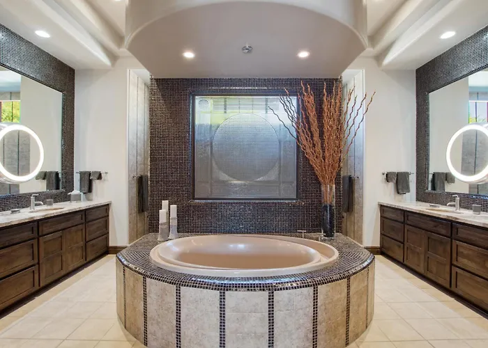Private Pool & Hot Tub, Retreat - Large Luxury Smart