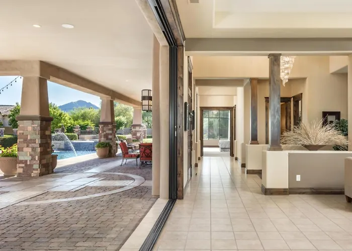Private Pool & Hot Tub, Retreat - Large Luxury Smart Holiday home Scottsdale