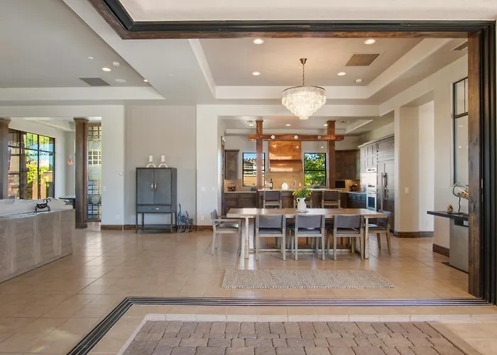 Private Pool & Hot Tub, Retreat - Large Luxury Smart Holiday home *